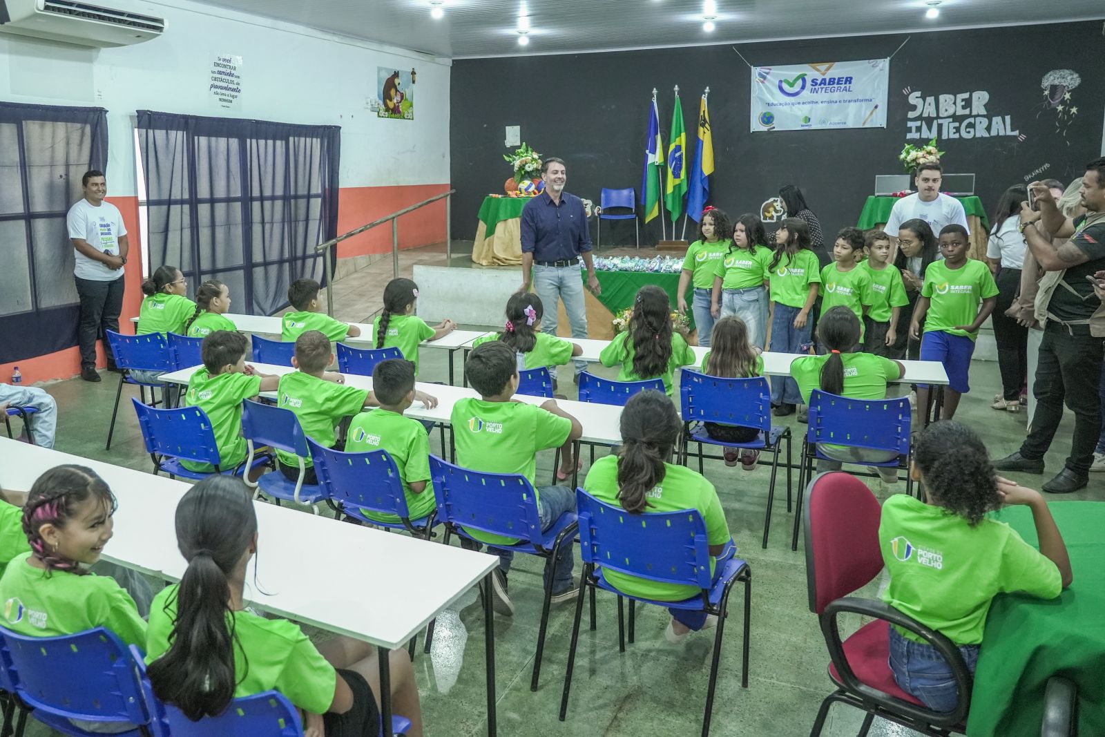 Alunos receberam kits de higiene bucal e participaram de uma atividade prática